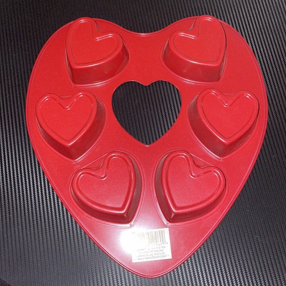 Wilton Kitchen Wilton Heart Baking Pan Poshmark